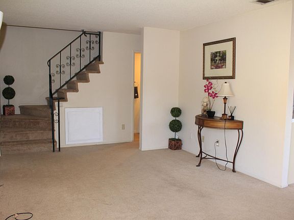 4th image of 914 S Mountain Ave