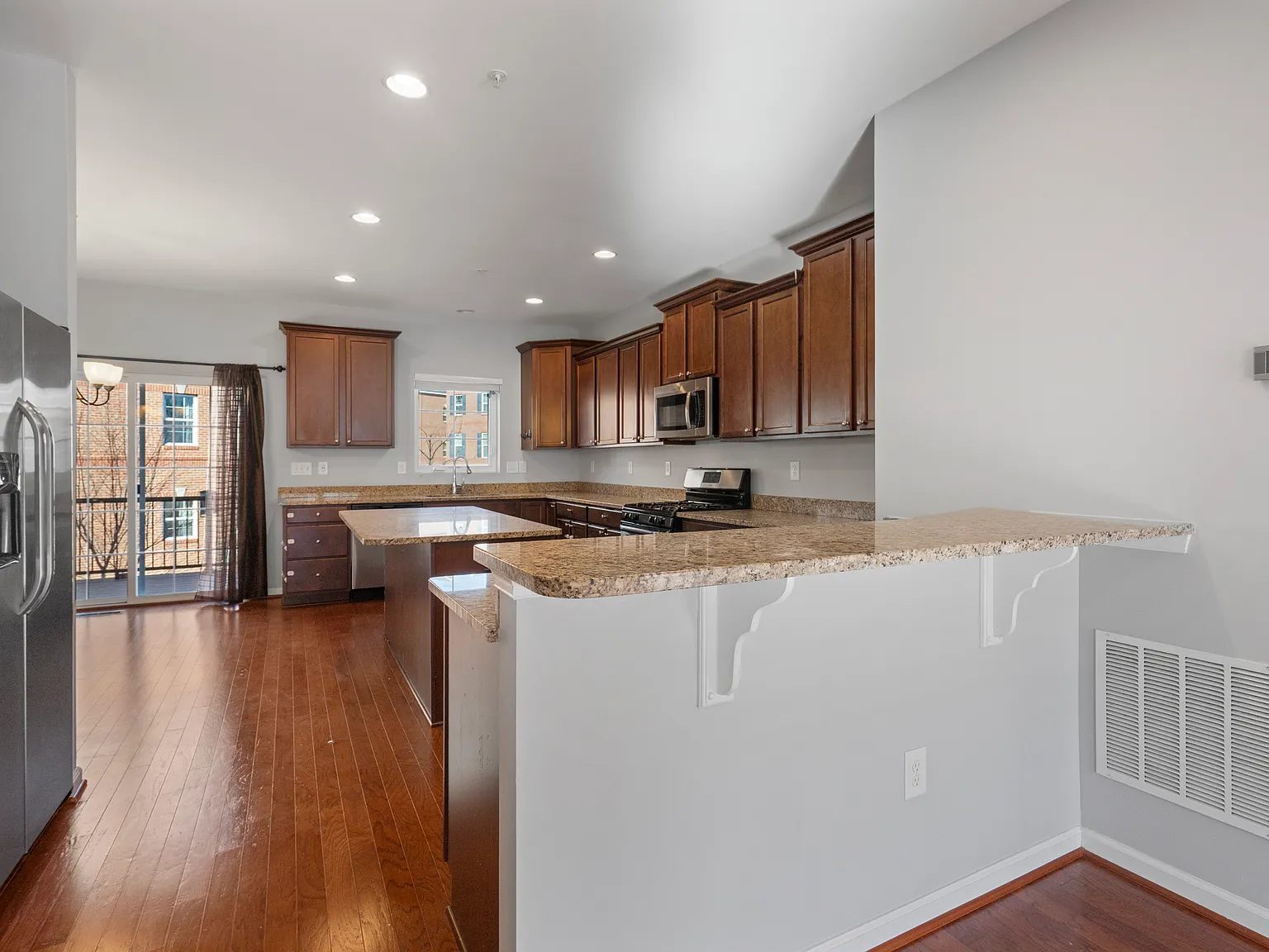 4 bed, 2350 sqft, $3,195 — Photo 2