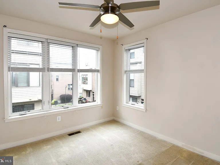 16301 Columbus Ave — Photo 20