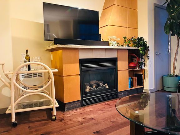 Zero clearance gas fireplace