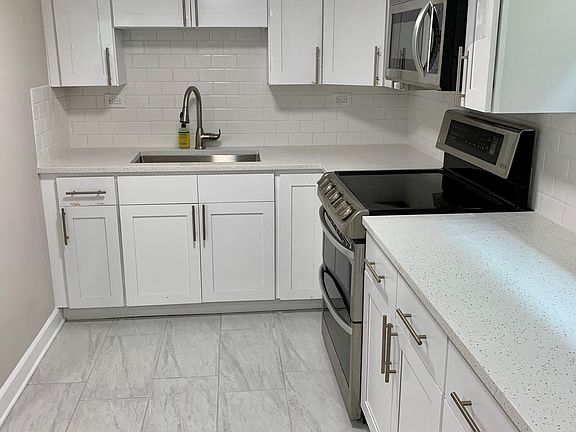 4th image of 4815 Crain St #B