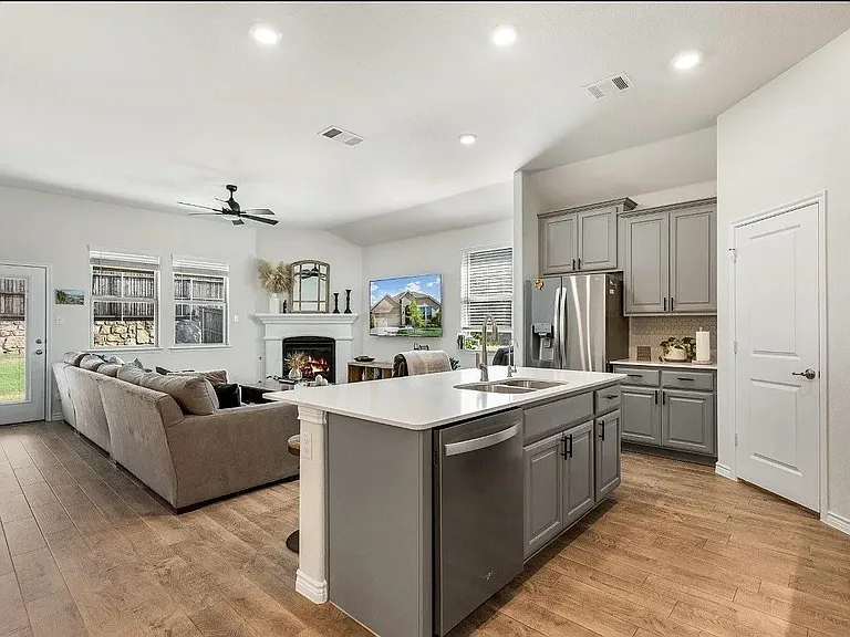 4122 Ellinger Dr — Photo 4