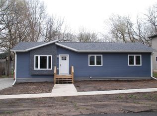 207 Alexander St, Fayette, IA 52142