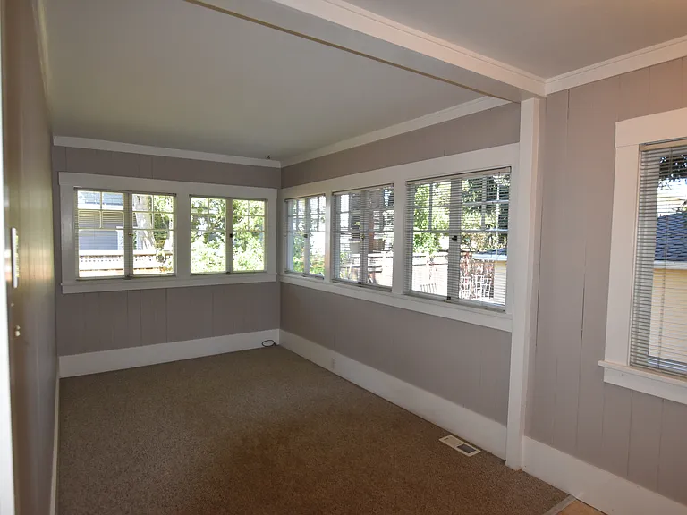 1635 Brewster Ave — Photo 19