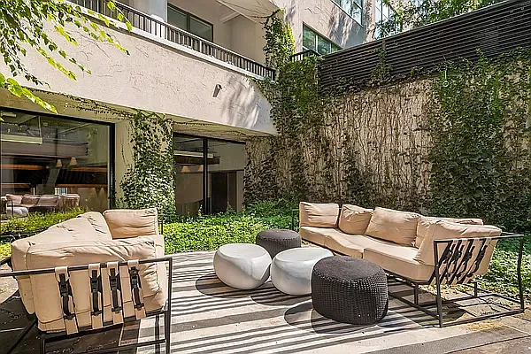 Rented by Compass | media 7