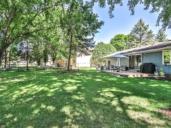 3rd image of 2626 Chertsey Dr