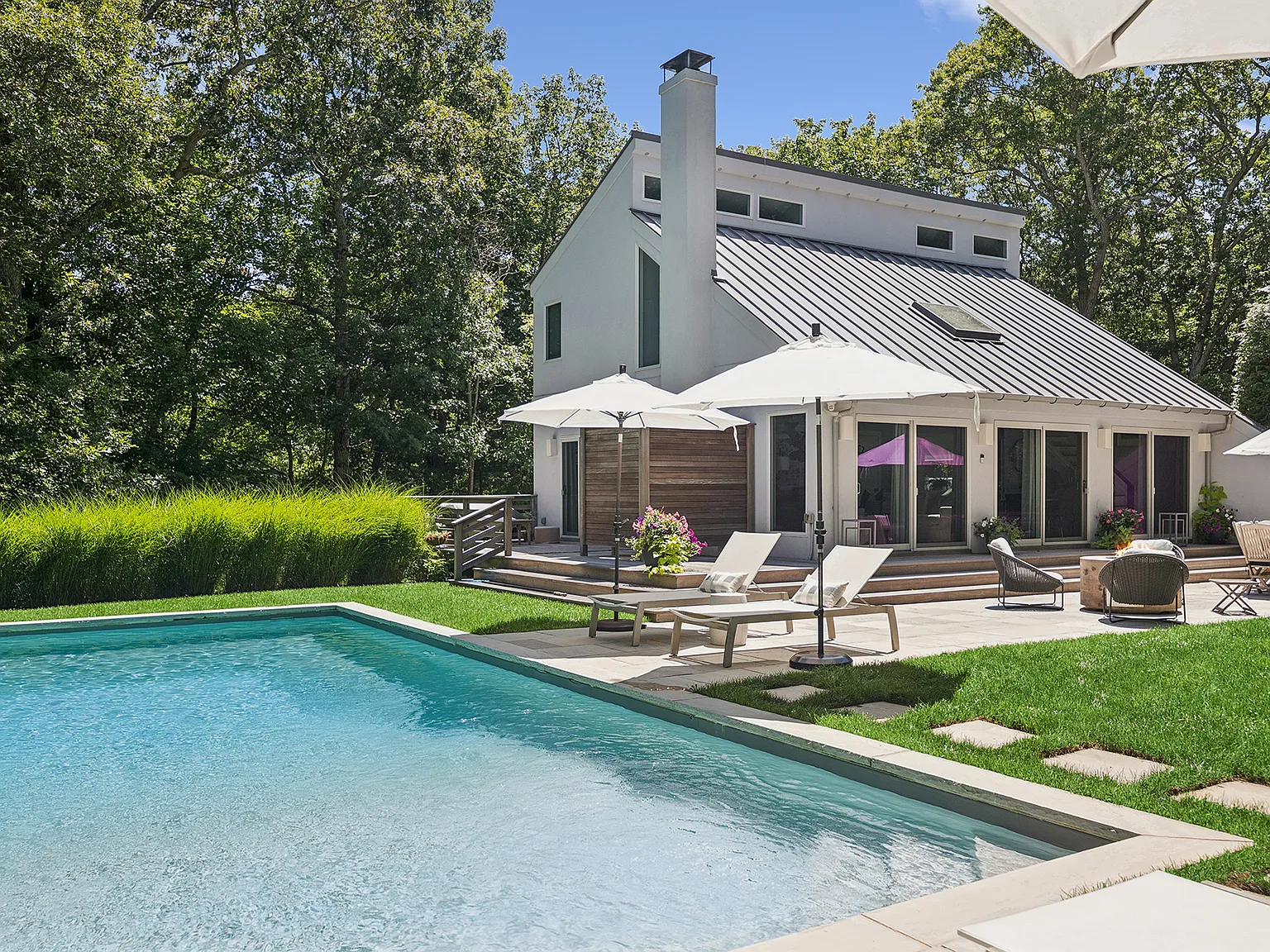 Immaculate Contemporary - Private Bay Beach Access — Photo 4