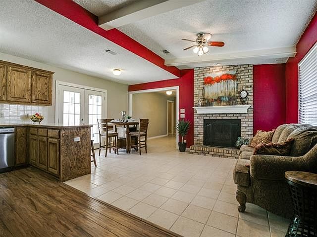 1st image of 115 Lakeway Trl