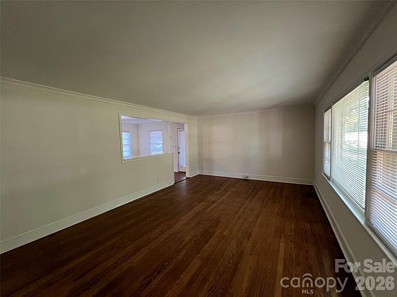 5th image of 128 Woodlynn Dr