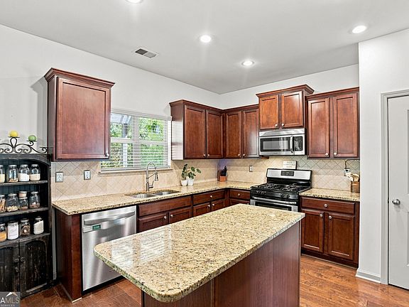 5th image of 3920 Hunters Walk Way