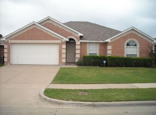 612 White Swan Dr, Arlington, TX 76002