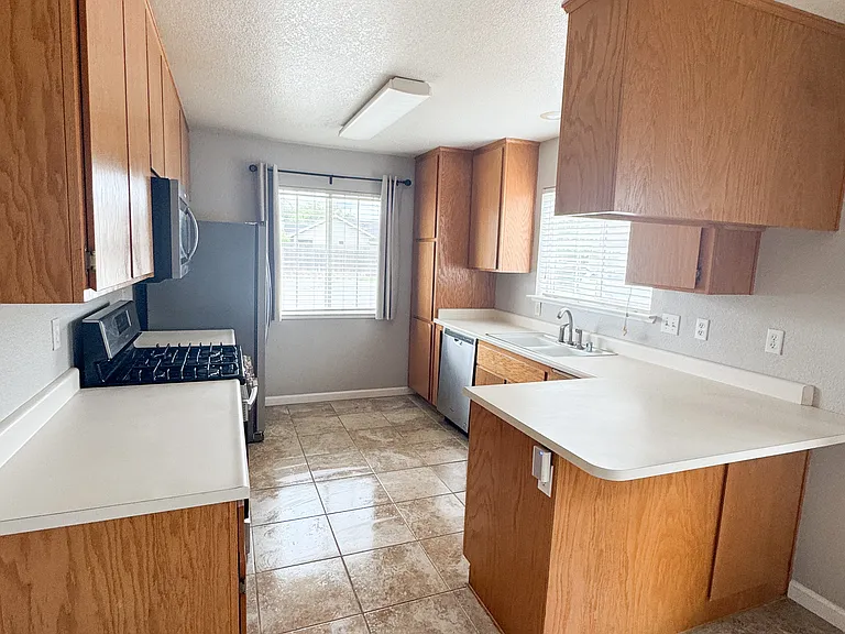 4108 Oak Ct — Photo 6