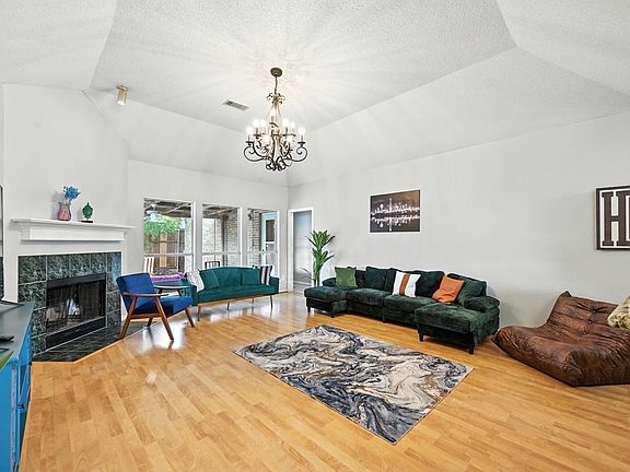 3rd image of 4168 Creekhollow Dr