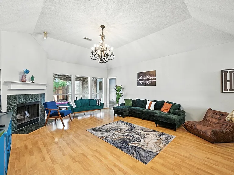 4168 Creekhollow Dr — Photo 3