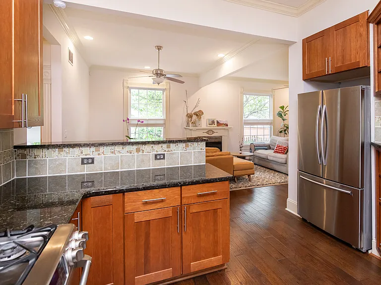 1502 Woodlawn Ave — Photo 37