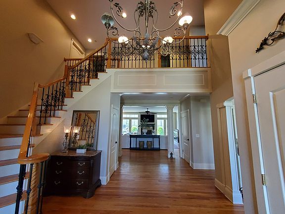 5th image of 150 Stoney Creek Dr