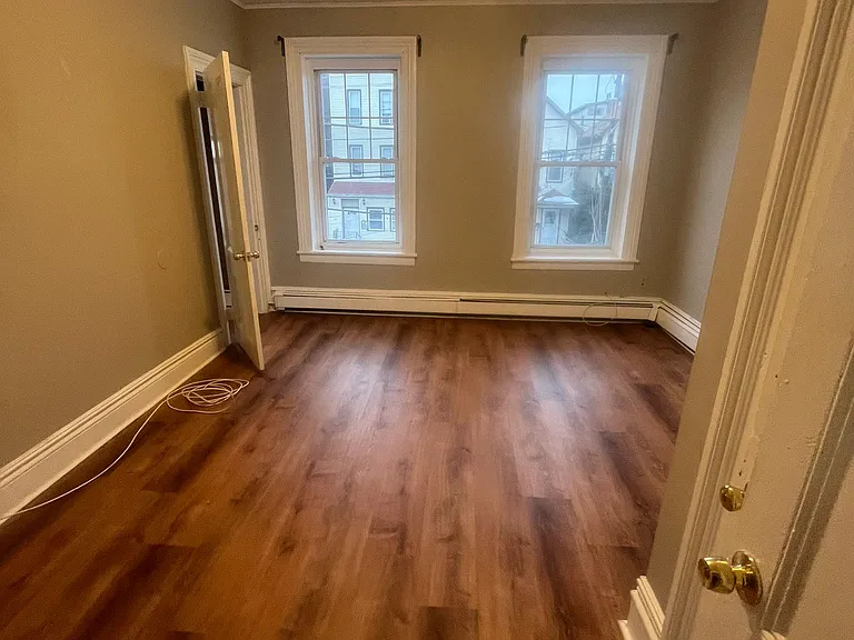 401 Marshall St #1R — Photo 6