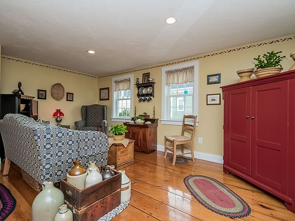 5th image of 19 Bradford St #1
