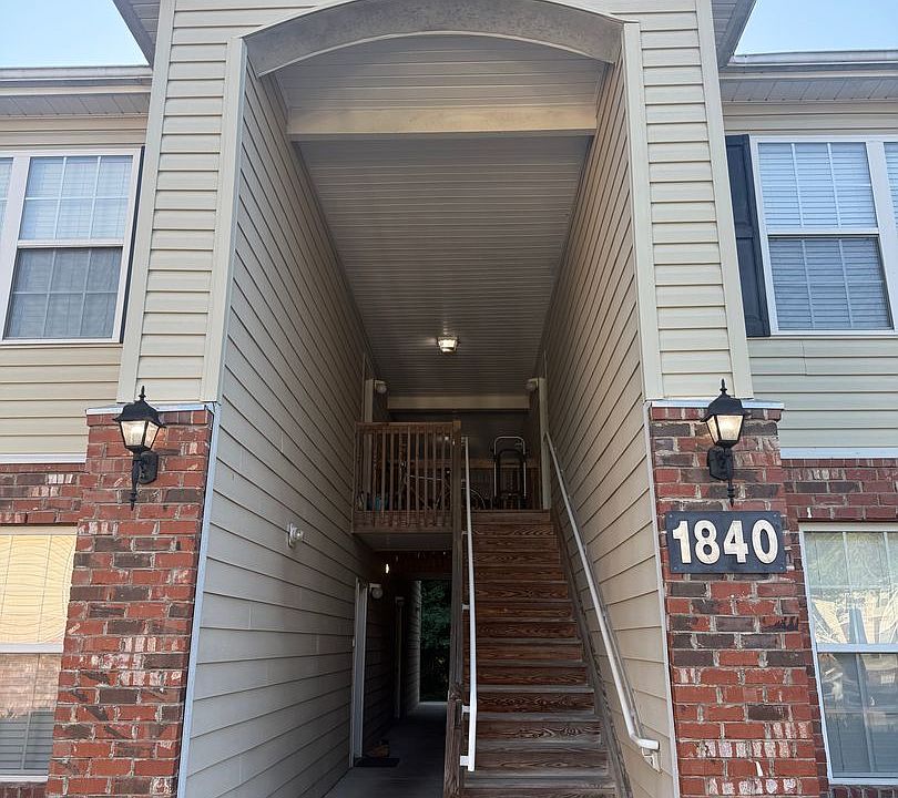 1st image of 1840 Crest Hollow Dr APT 202