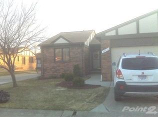 29659 Red Oak Dr, Warren, MI 48092