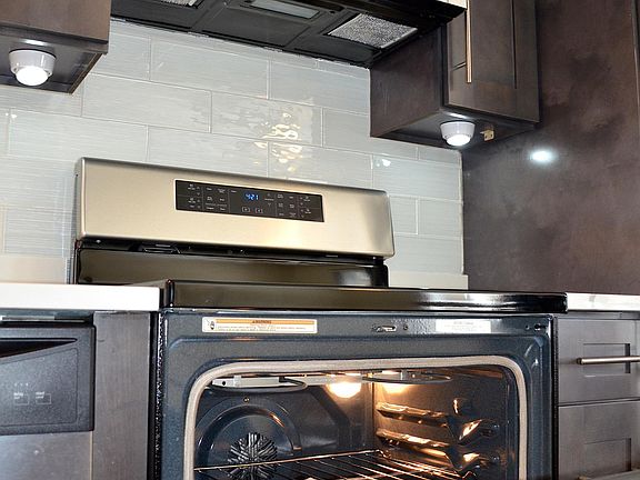 3rd image of 1282 E Washington St