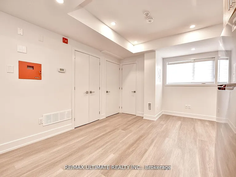 385 McRoberts Ave #LANEWAY — Photo 9