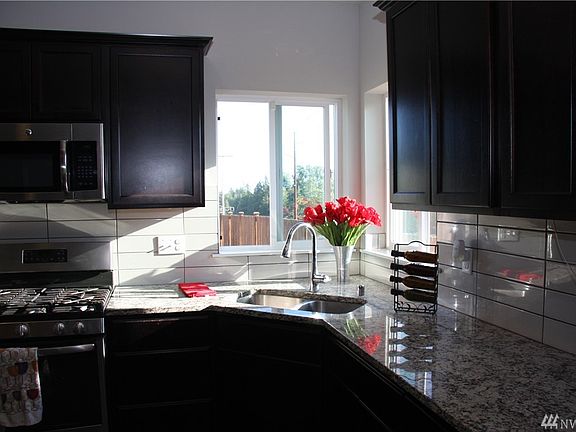 5th image of 8106 50th St NE