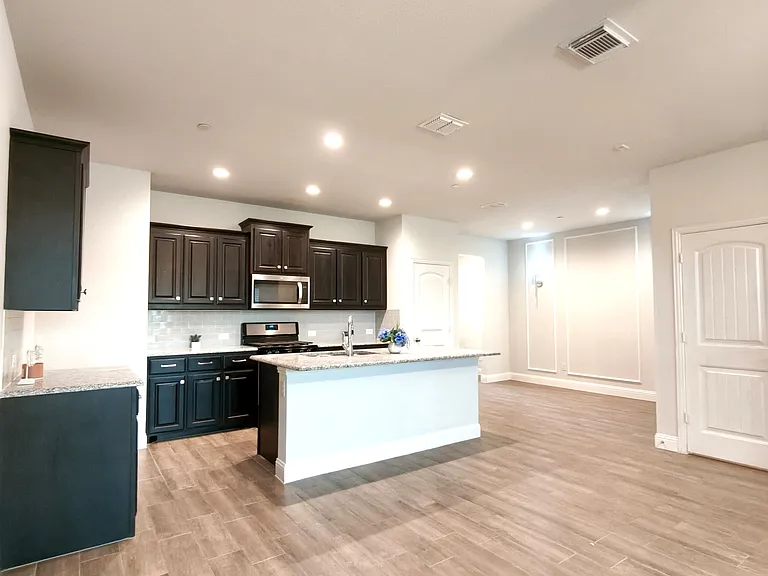 6825 Andrew Dr — Photo 4