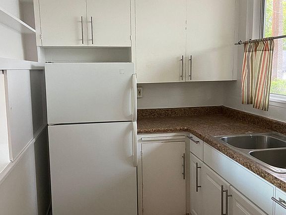 4th image of 272 Robincroft Dr Unit 1