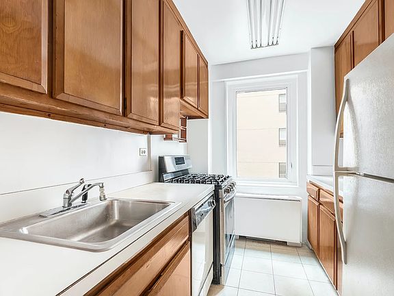 3rd image of 201 E 79th St APT 11A