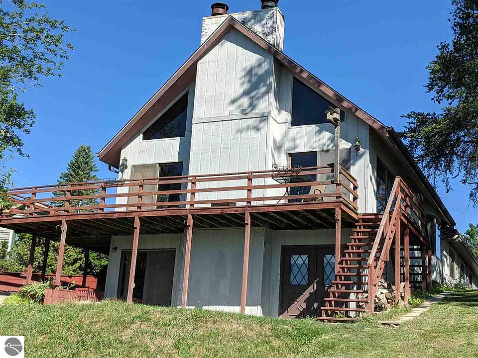 1st image of 2932 E Lake Dr