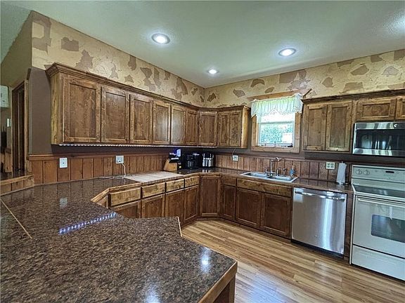 2nd image of 1662 Prairie Rd