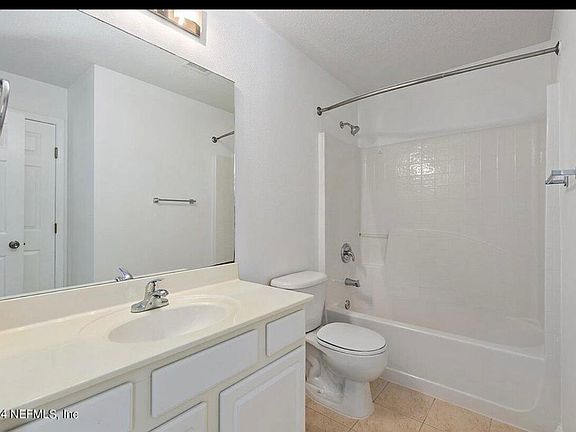 4th image of 11187 Castlemain Cir W
