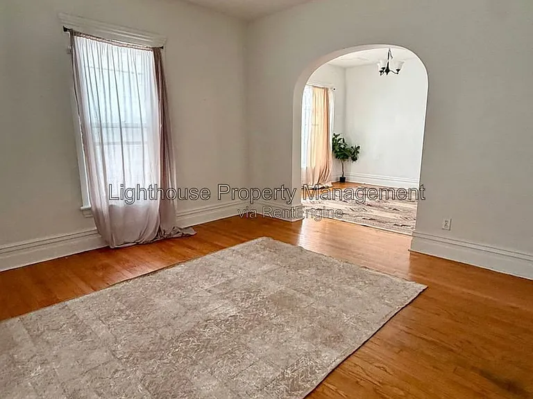 413 Locust St #1 — Photo 5