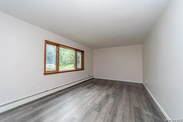 3 bed, 2.0 bath, 1352 sqft, $2,900 — Photo 2