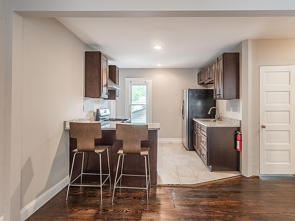 3rd image of 409 E 6th St #3