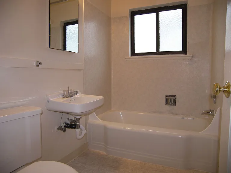 20-90 SE 57th Ave #1-8 — Photo 9