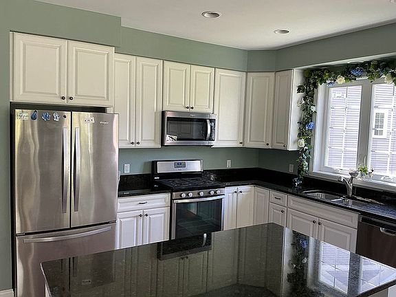 4th image of 98 Keystone Dr