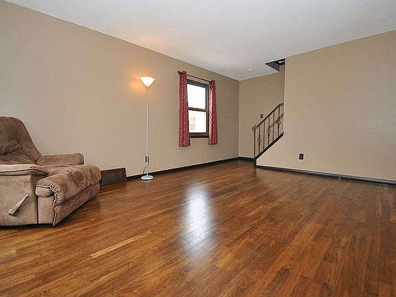 5th image of 29060 Edgewood Dr