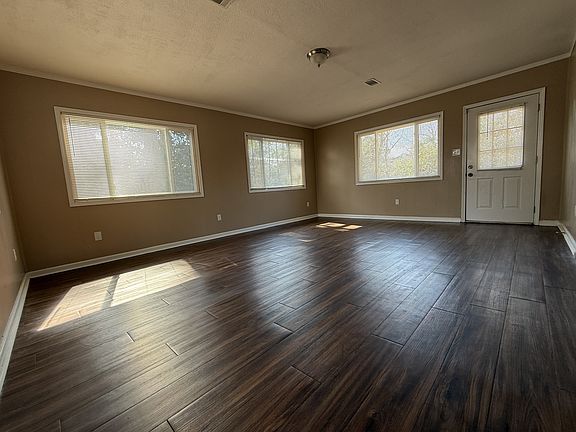 5th image of 4082 Spencer St