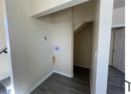 1535 W 80th St — Photo 5