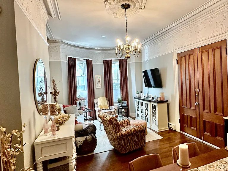 57 Rutland Sq #2 — Photo 2