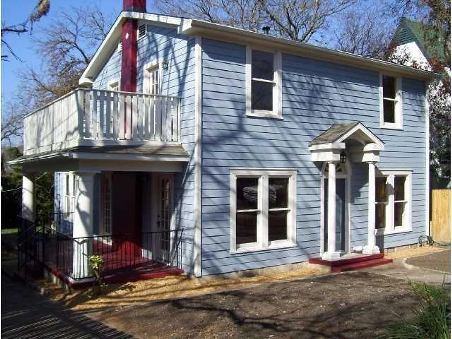 Large 4 Bedroom house with parking in North Campus — Photo 2