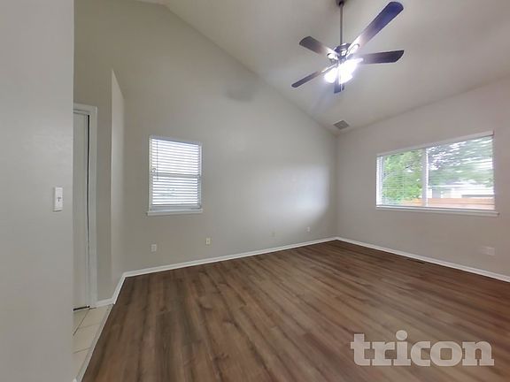5th image of 995 Cobblestone Dr