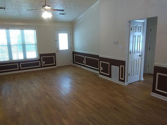3rd image of 515 Old Preston Trl