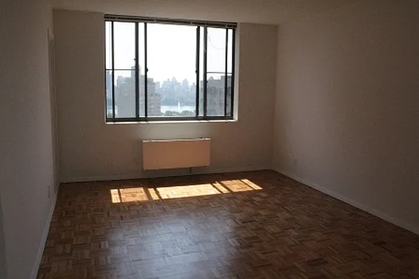 Rented by Realty Operations Group | media 7