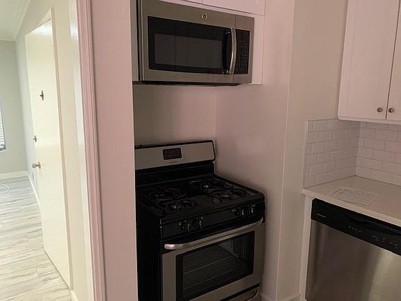 4th image of 1350 N Hayworth Ave #17