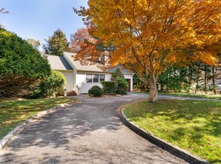 19 Florence Rd, Hampton Bays, NY 11946
