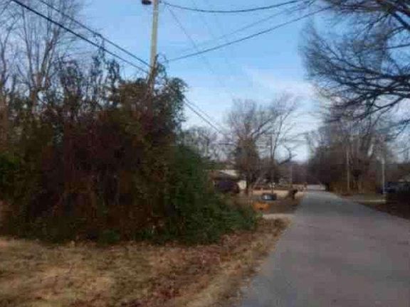 3rd image of 6111 Grand River Rd