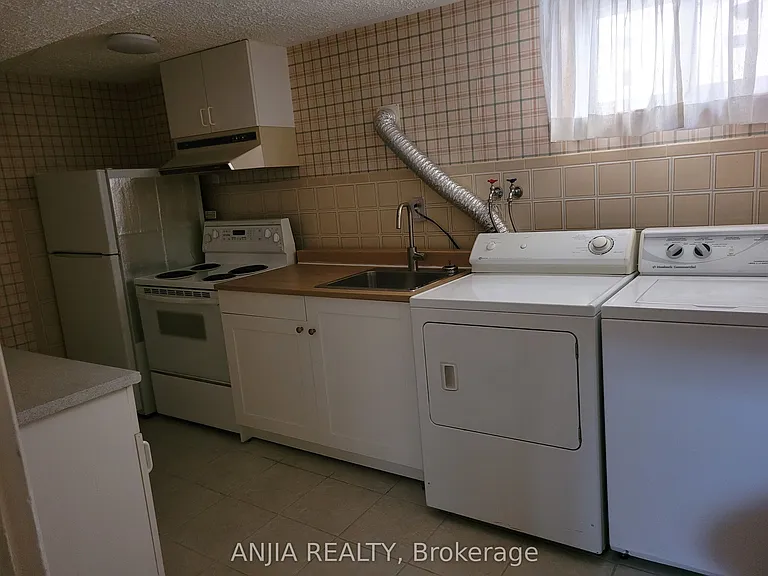 1299 Shamir Cres #BASEMENT — Photo 7